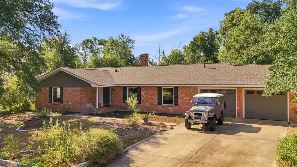 910 Pershing Drive, College Station