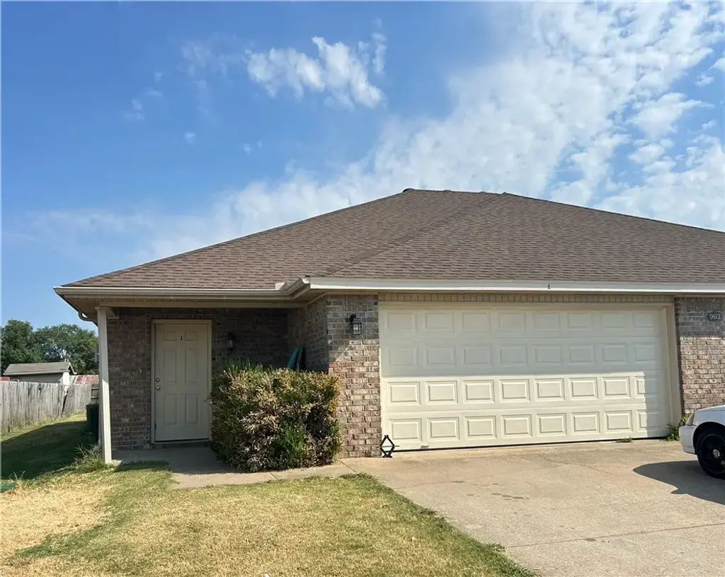 962 Remington Drive A, Springdale
