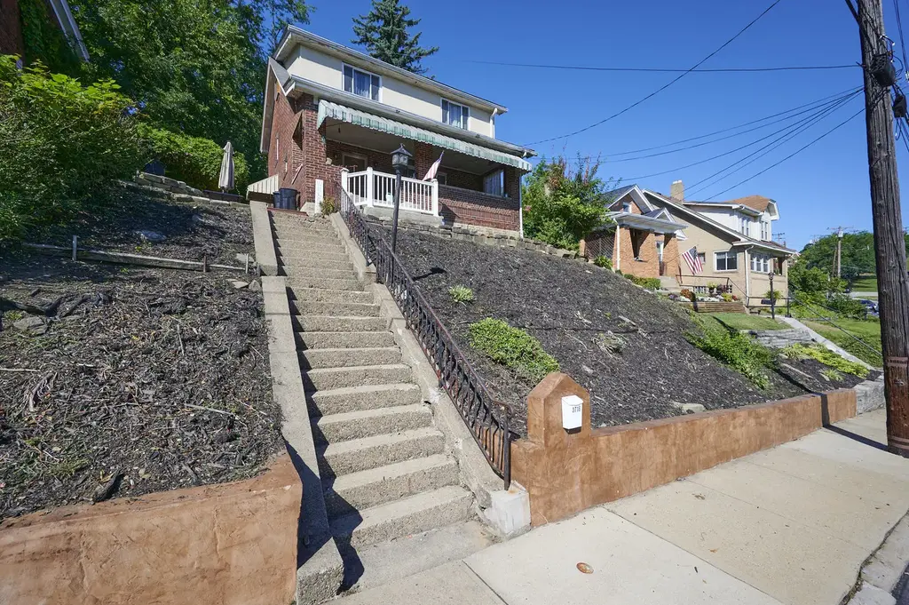 3716 Woodrow Avenue, Brentwood