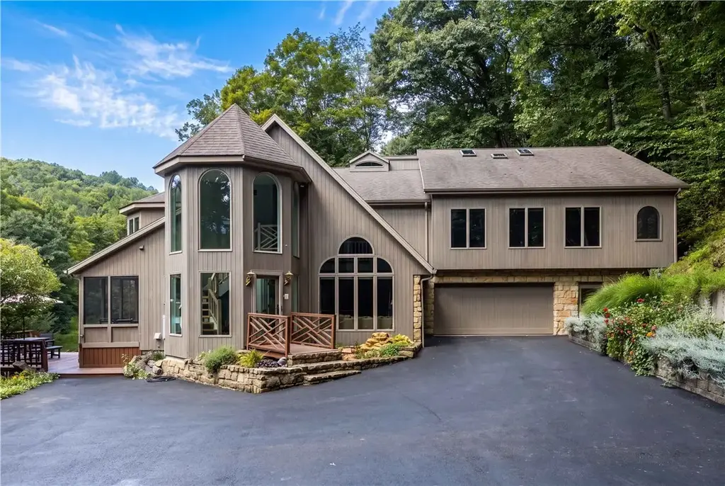 207 Youngstown Ridge Road , Ligonier