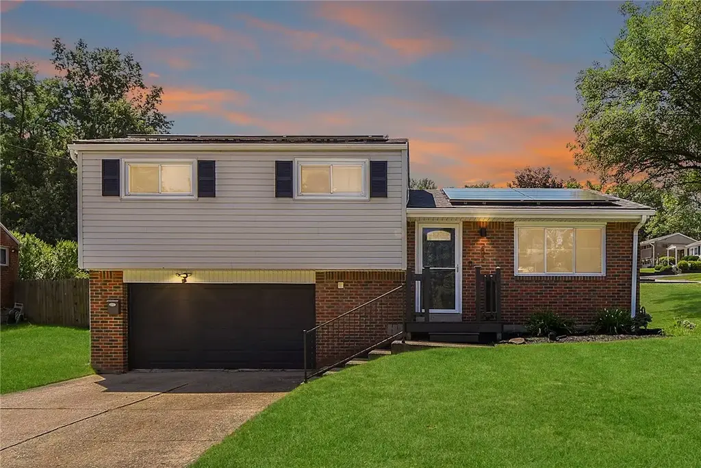202 Fiesta Drive , Plum Boro