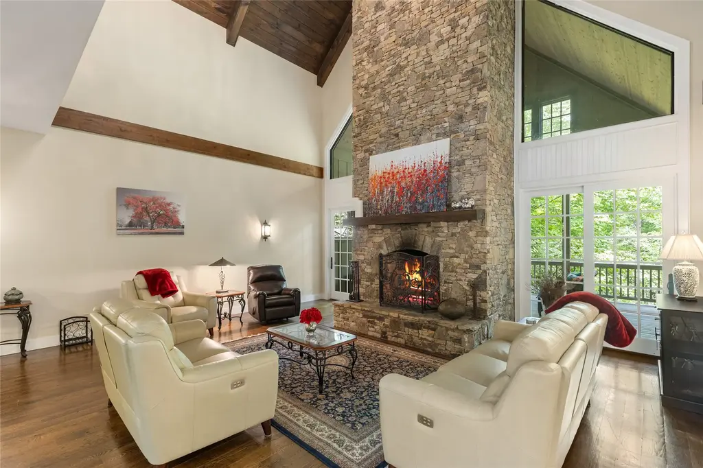 115 W Falls Court, Highlands