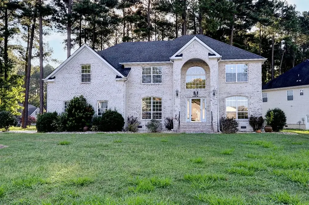 272 Grandville Arch, Smithfield