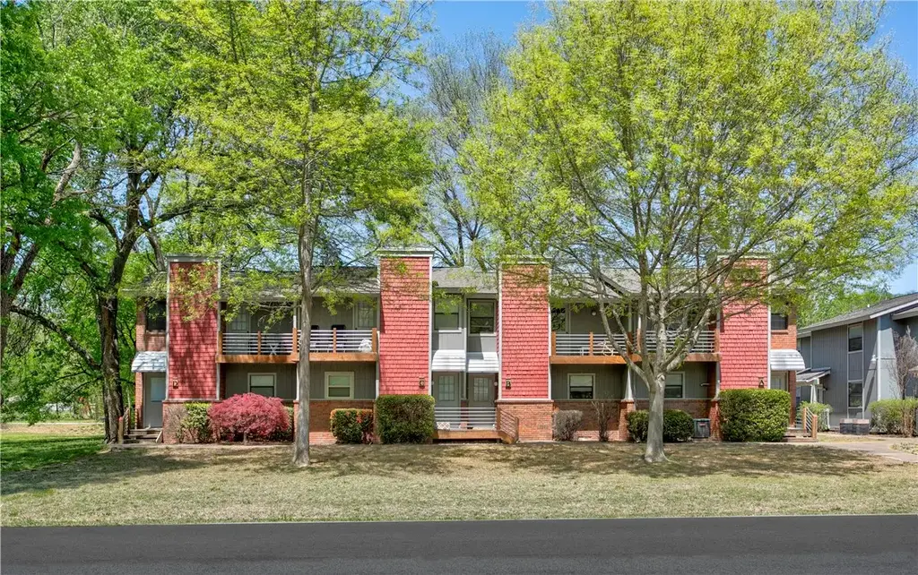 605 W Benton Street B, Siloam Springs