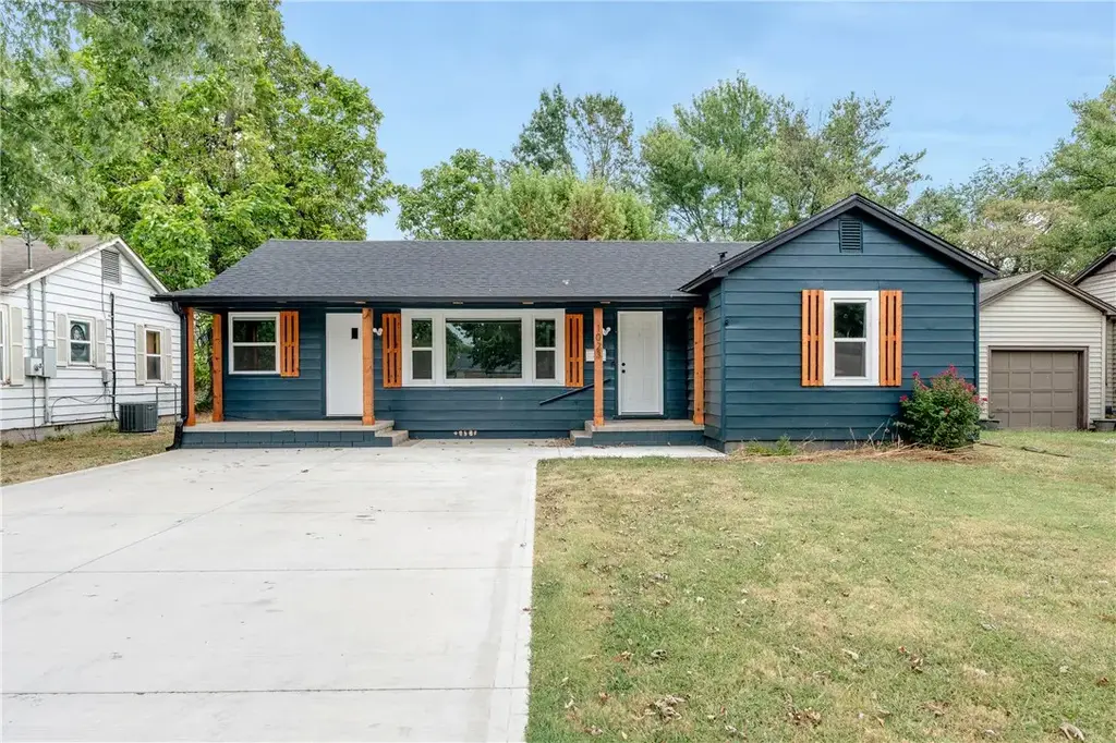 1023 Lowell Road, Springdale