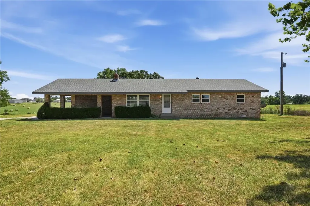 15099 Highway 72, Gravette
