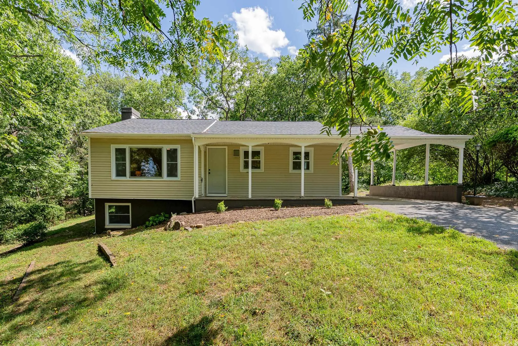 546 Lupton Rd, Woodstock
