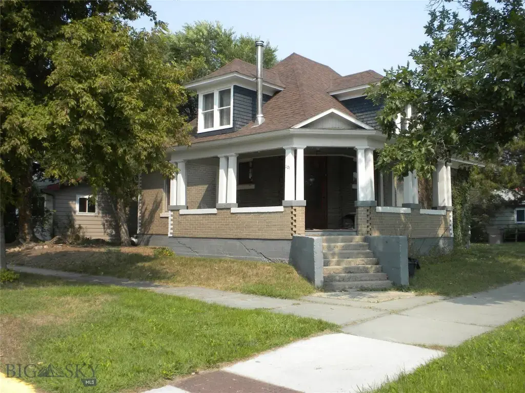 201 1st W, Whitehall