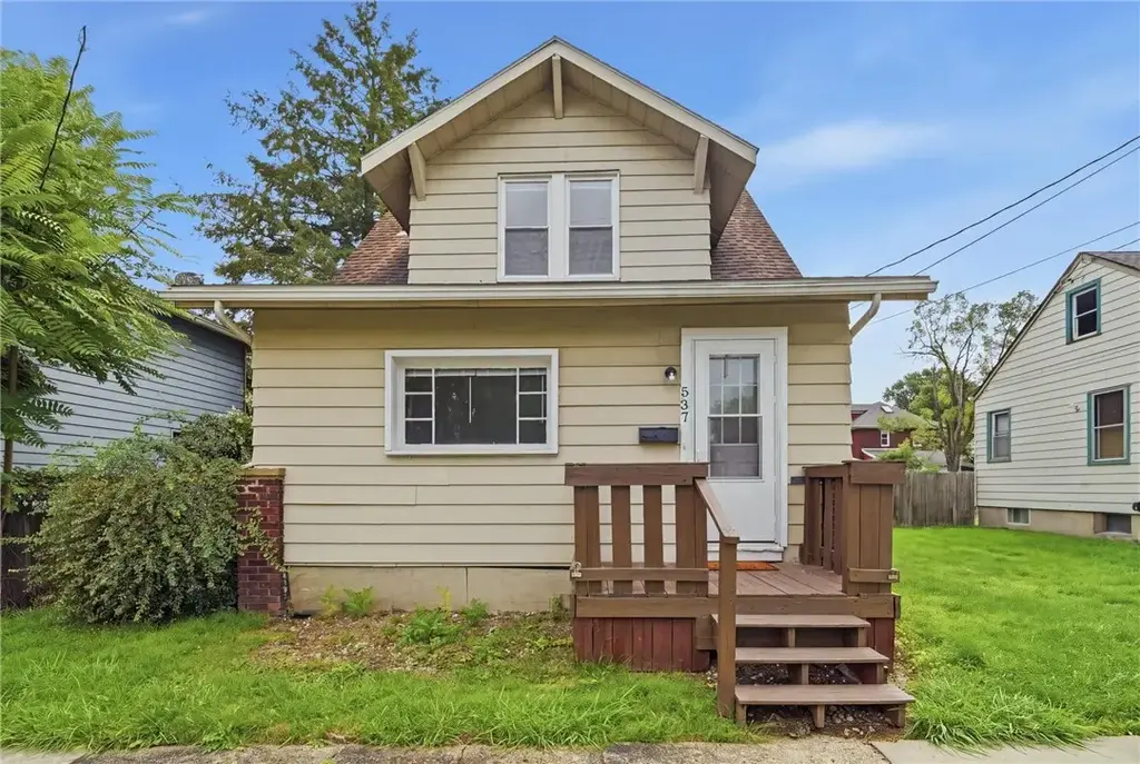 537 Mcclure Avenue , Sharon