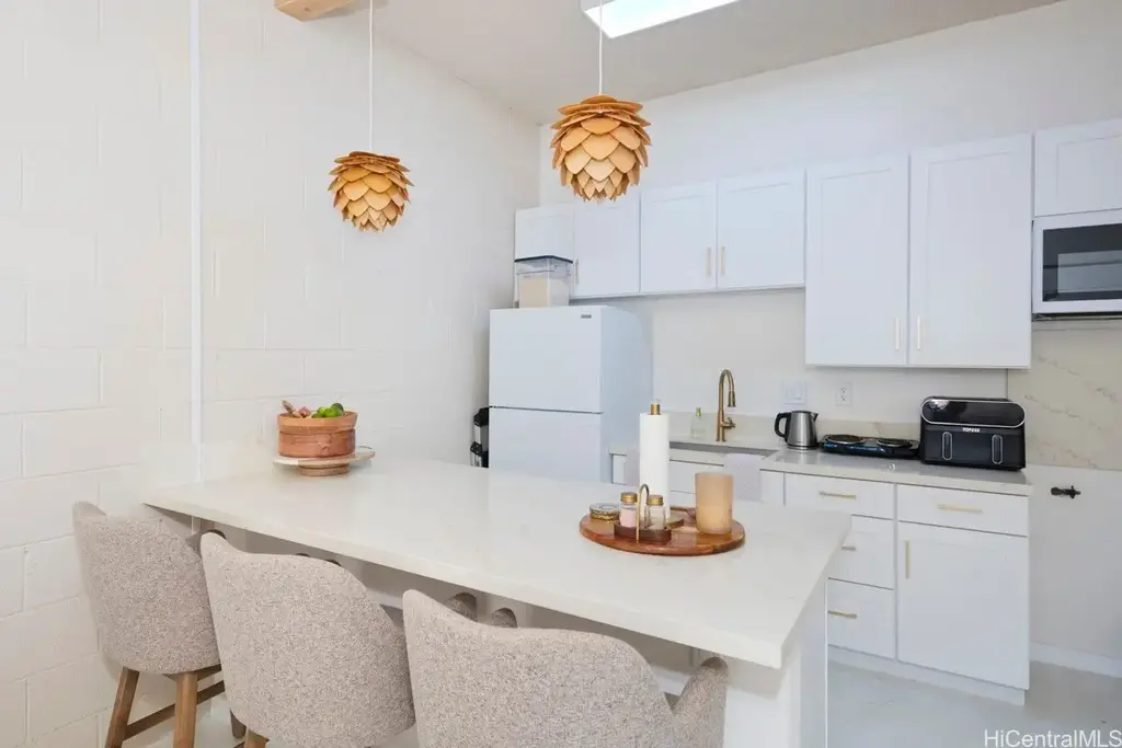 (unit #103) 355 Kalanianaole Avenue, Hilo
