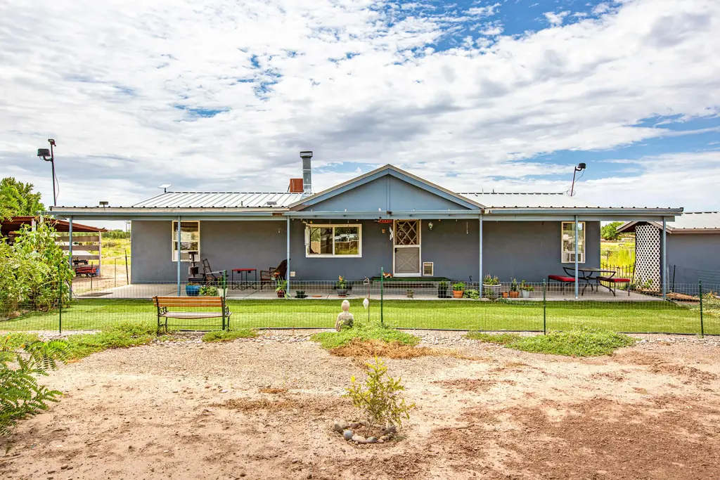 4 Yerba Road, Los Lunas