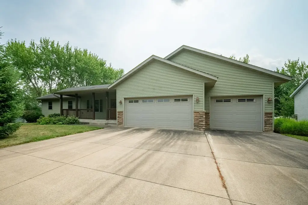 913 Bridgewater Avenue, Chippewa Falls