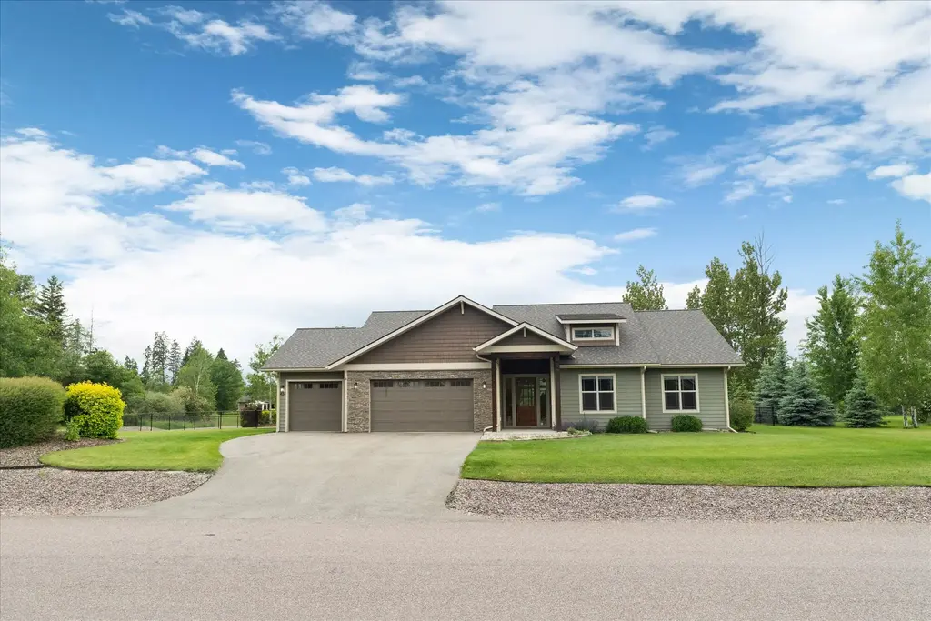 424 Soaring Pines Trail, Kalispell