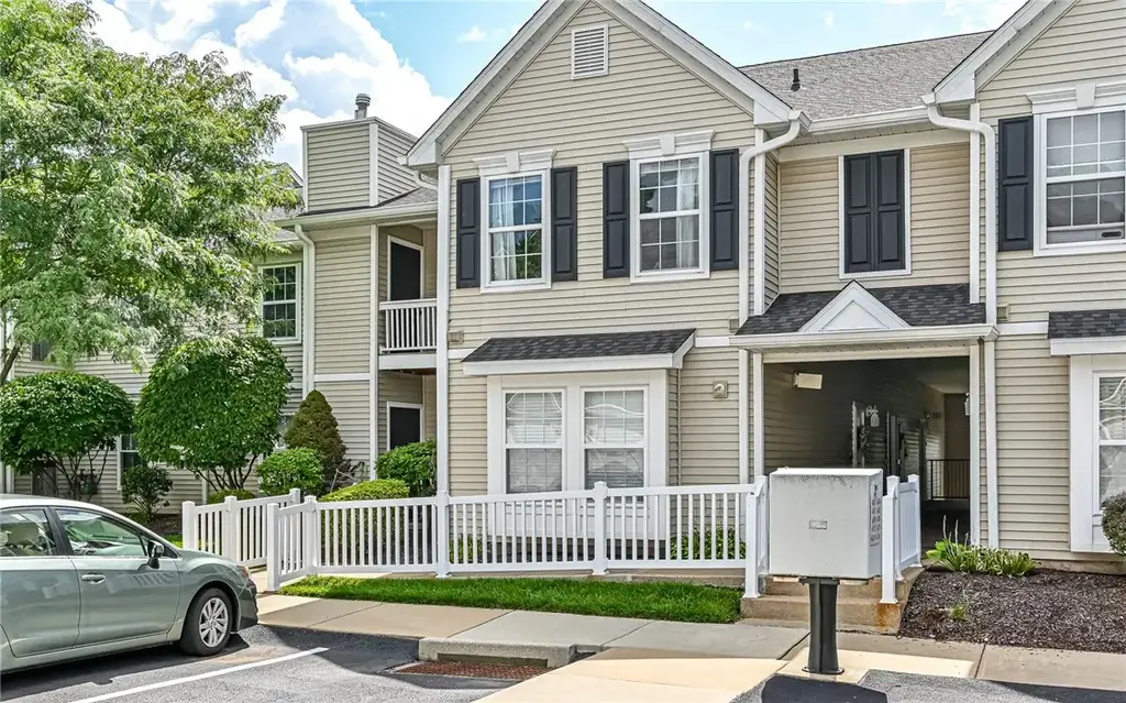 4205 Lenox Oval, Ross
