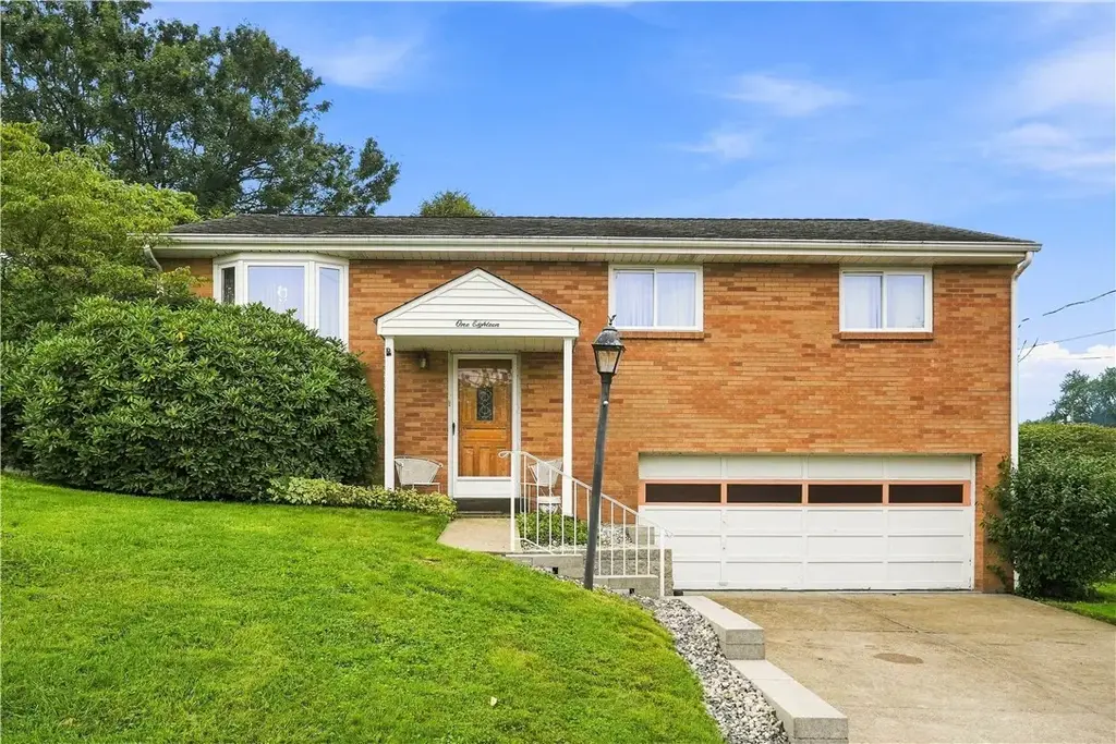 118 Mayer Drive , North Fayette