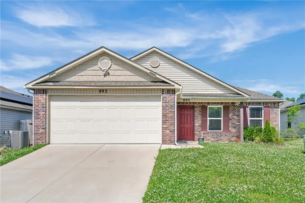 893 S Kingfisher Lane, Fayetteville