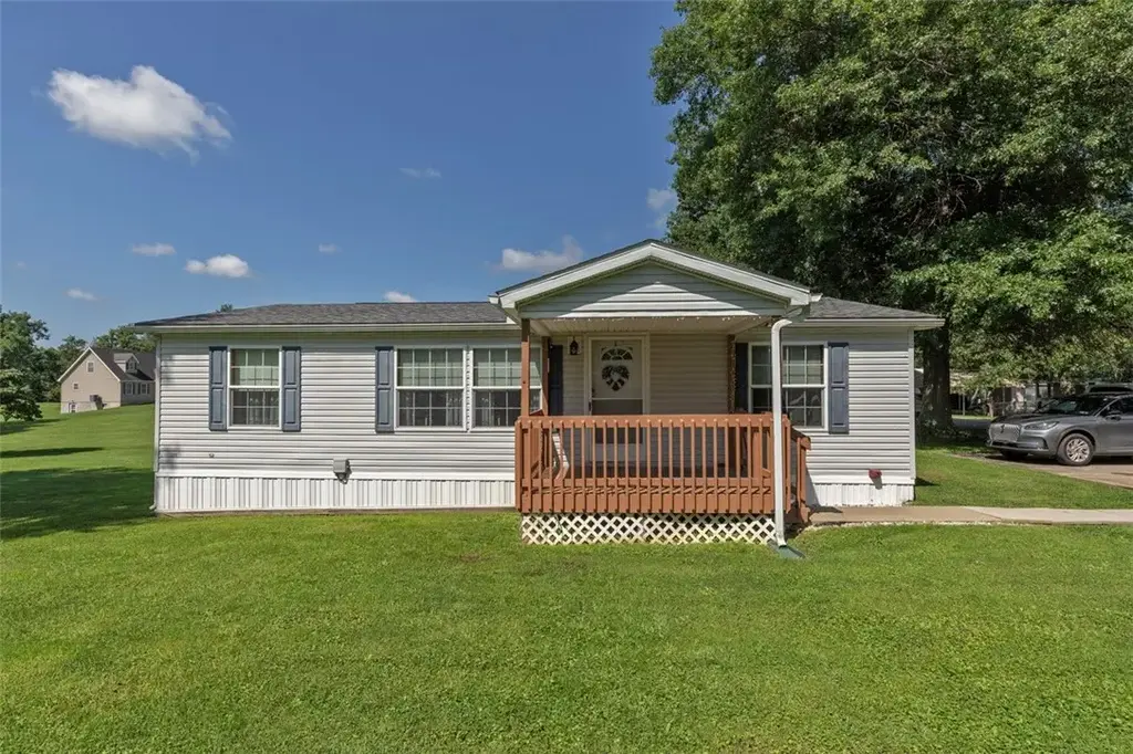 5 River Avenue , Connellsville