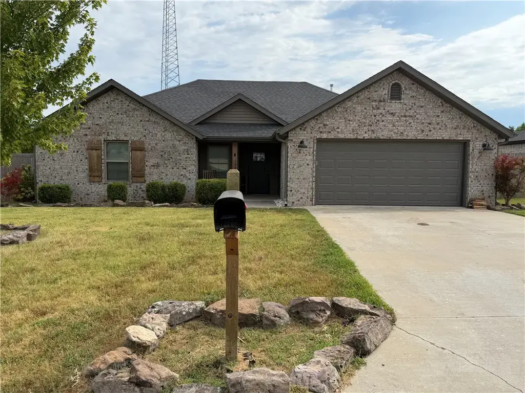 268 Madison 7358, Hindsville