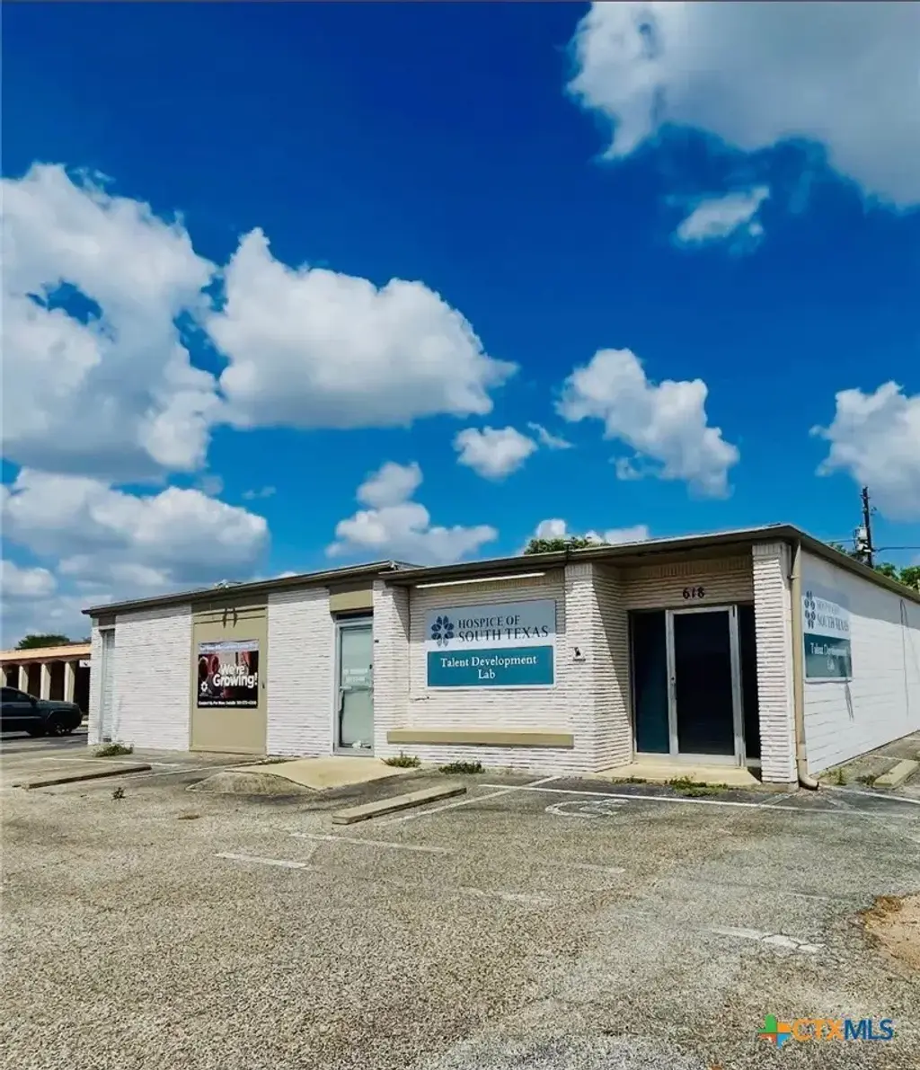 618 E Airline Road, Victoria