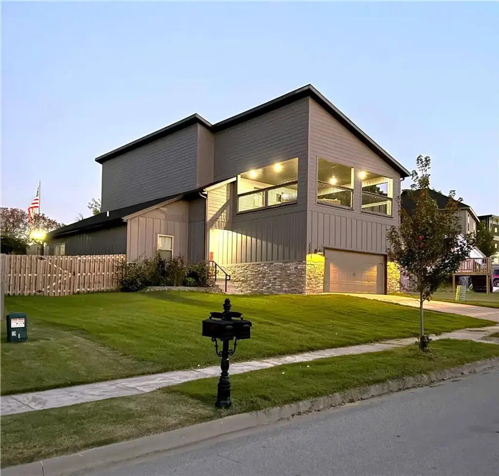 2588 N Justin Drive, Fayetteville