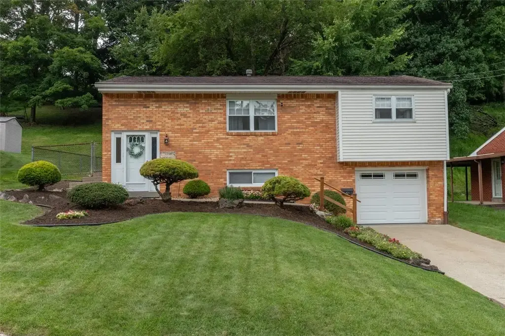 221 Northmont Drive , Penn Hills