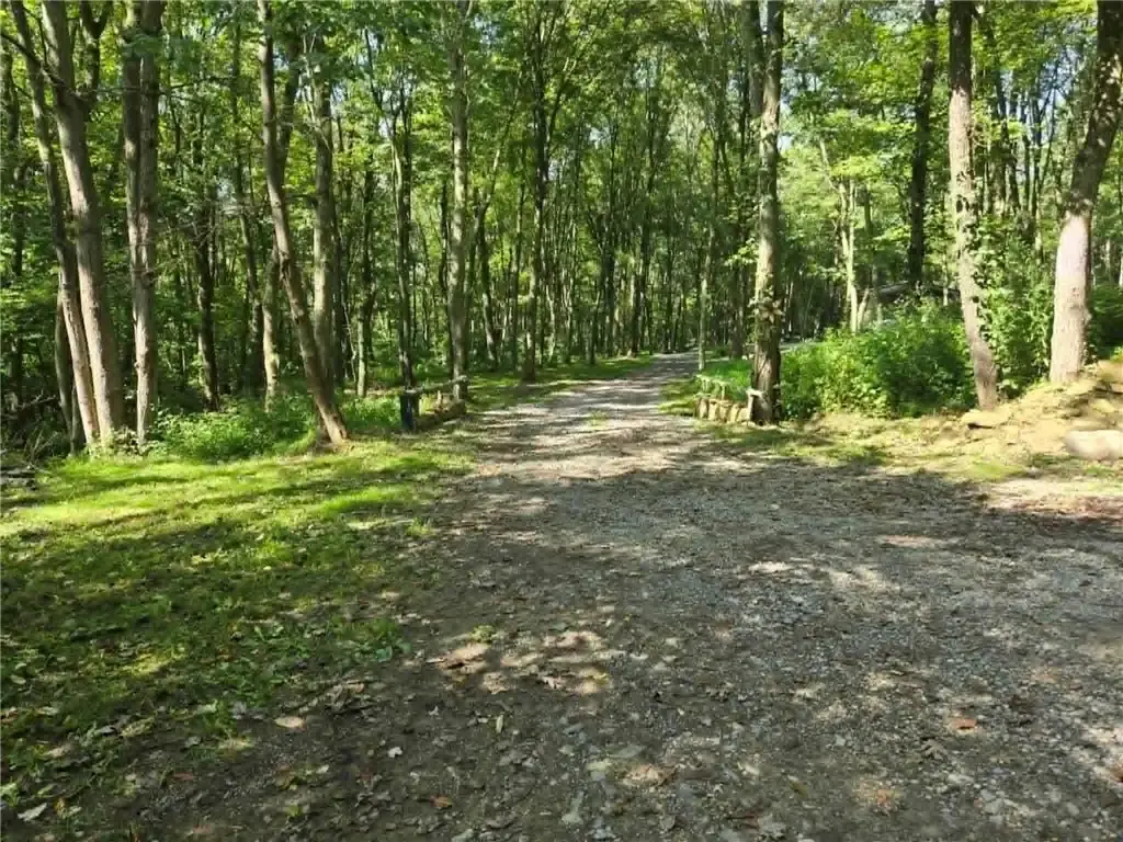 116 Hickory Road , Fairview