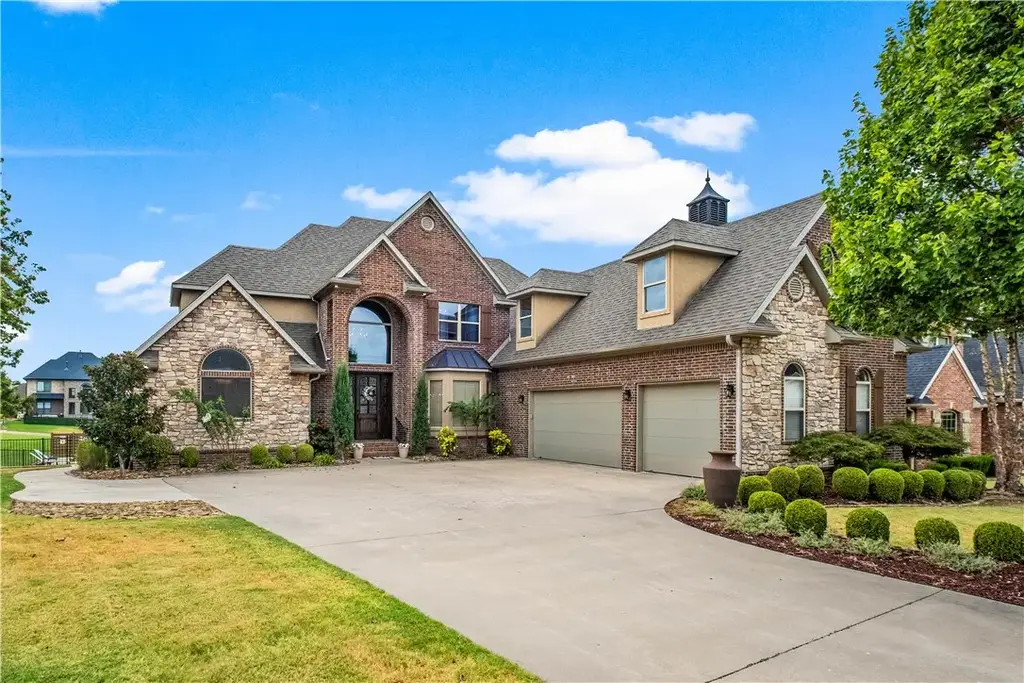 6331 W Valley View Road, Rogers