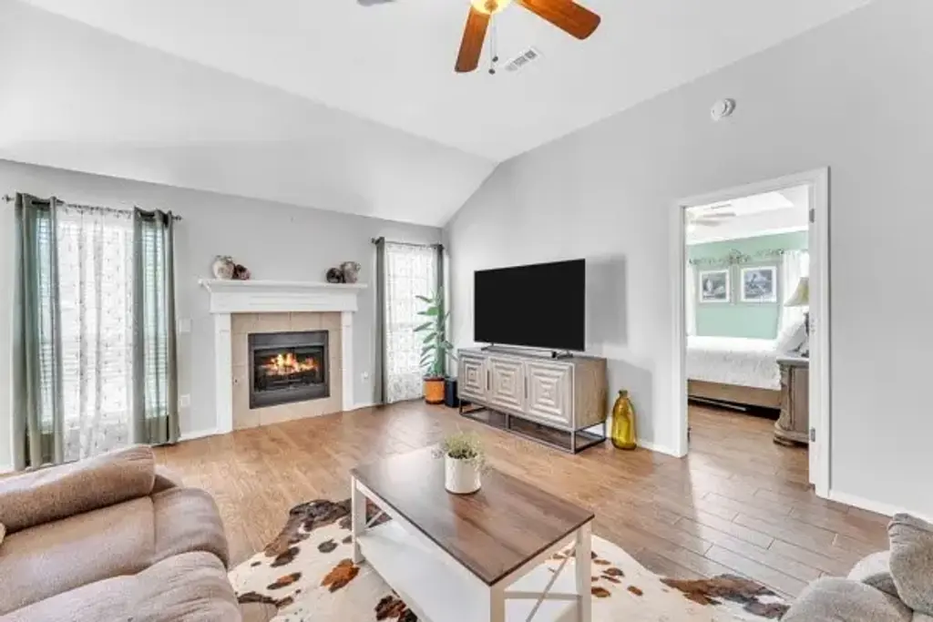 1006 E Longview Drive, Rogers