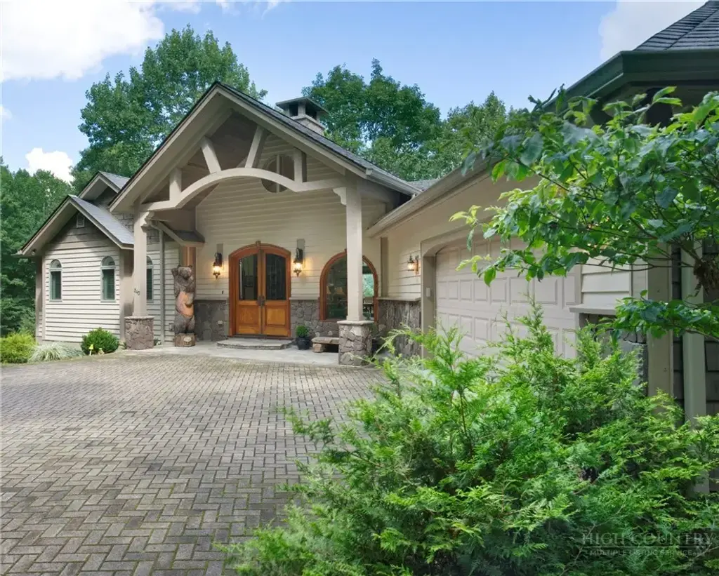 240 Crestwood Springs Court, Boone