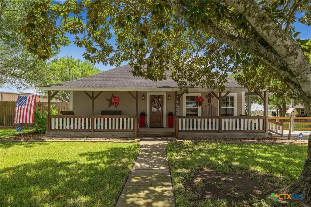 3393 E State Hwy 111, Yoakum