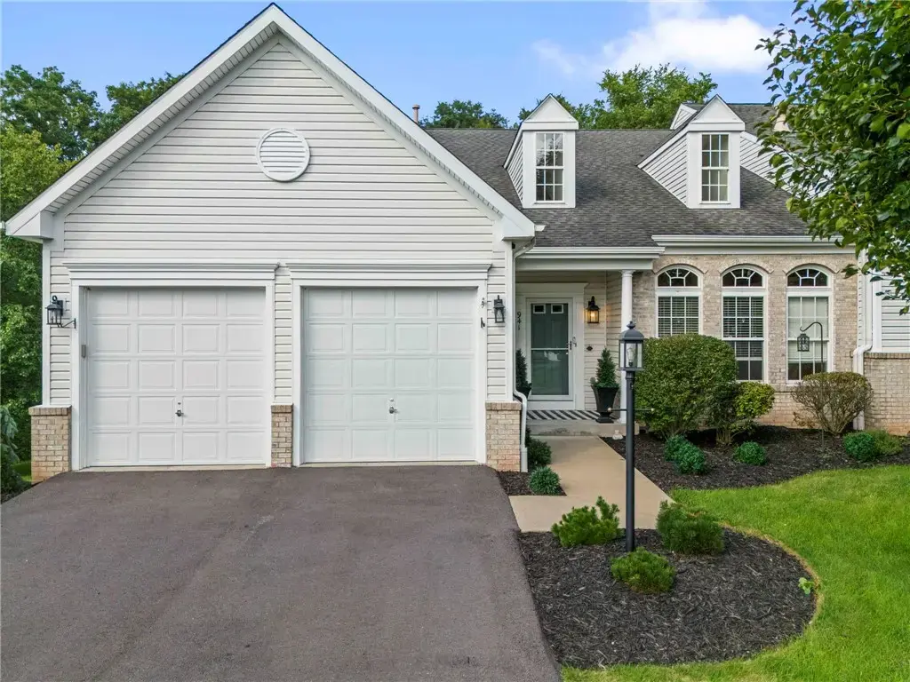 941 Royal Crt, North Strabane