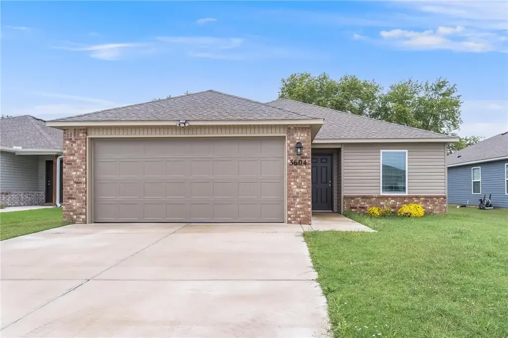 3604 N Hariet Drive, Siloam Springs