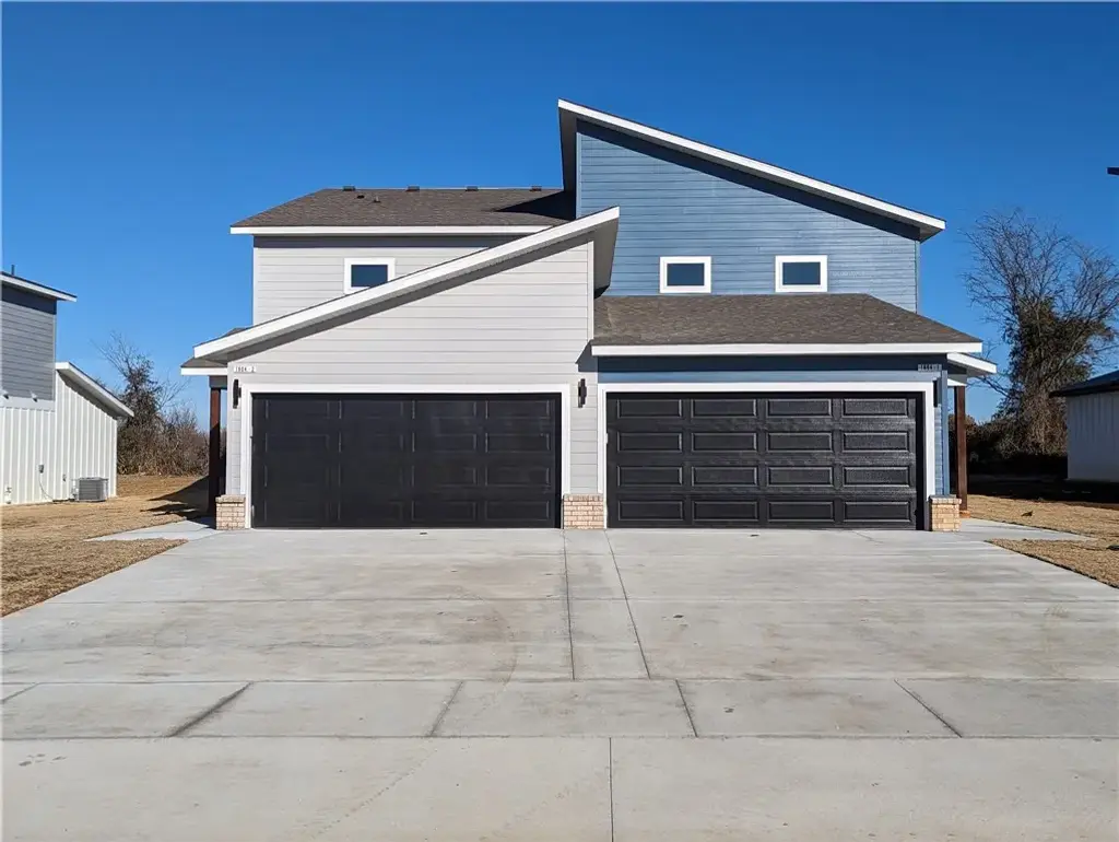 1606 - 2 Casuarina 2, Bentonville