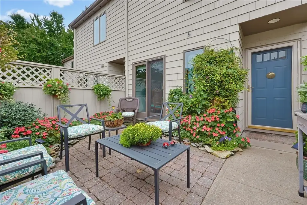 91 Windward Ln, Bristol