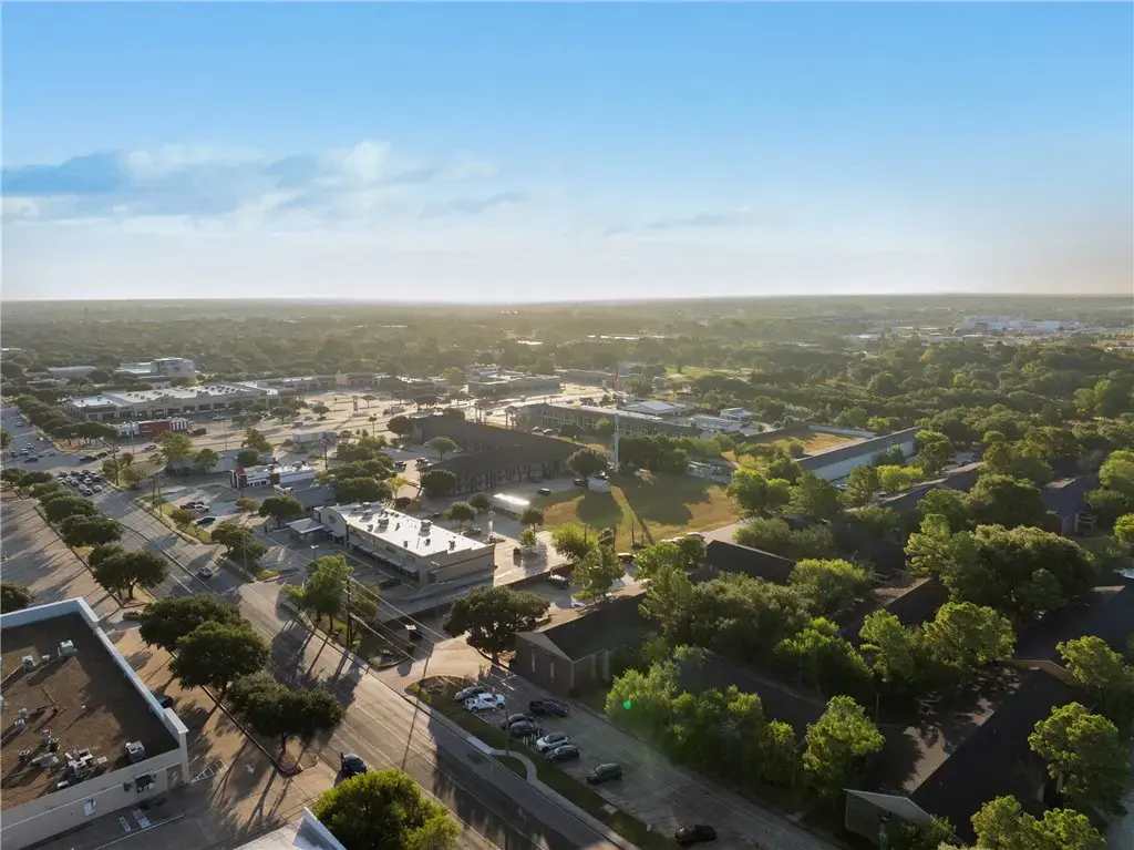2504 Texas Avenue South, College Station