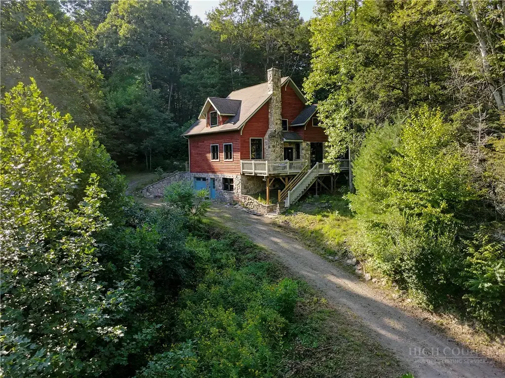 7568 Big Laurel Road, Creston