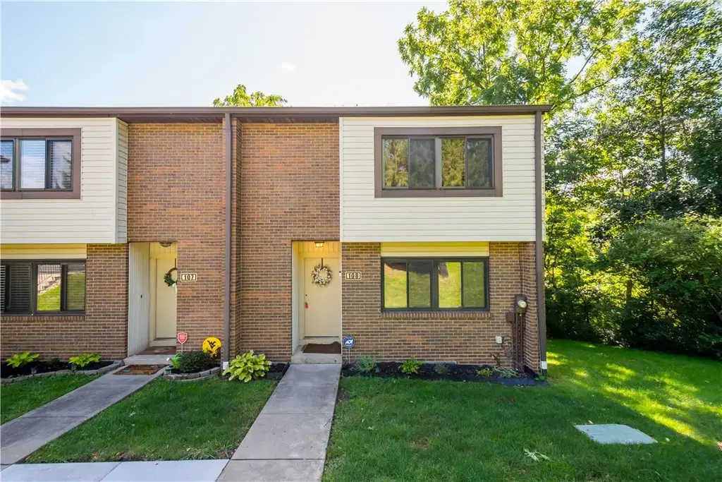 108 Springwater Court , Moon/Crescent