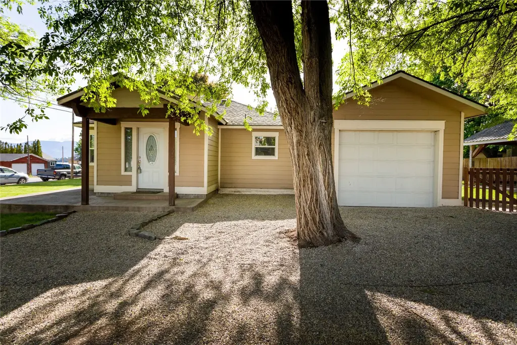 802 4th Avenue E, Polson