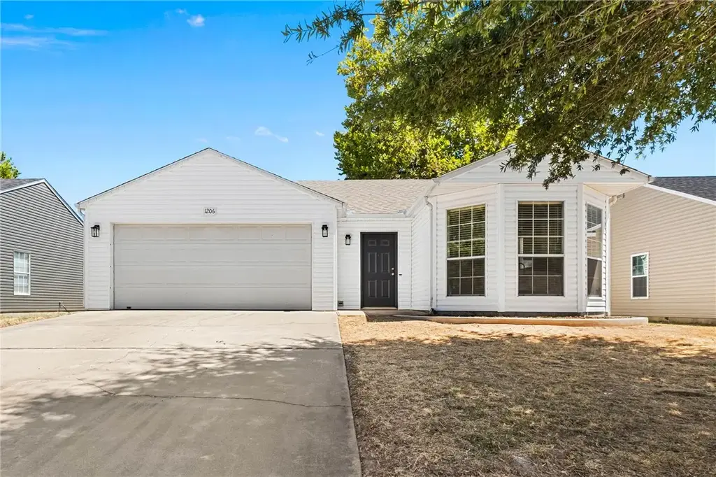 1206 Cresent Street, Bentonville