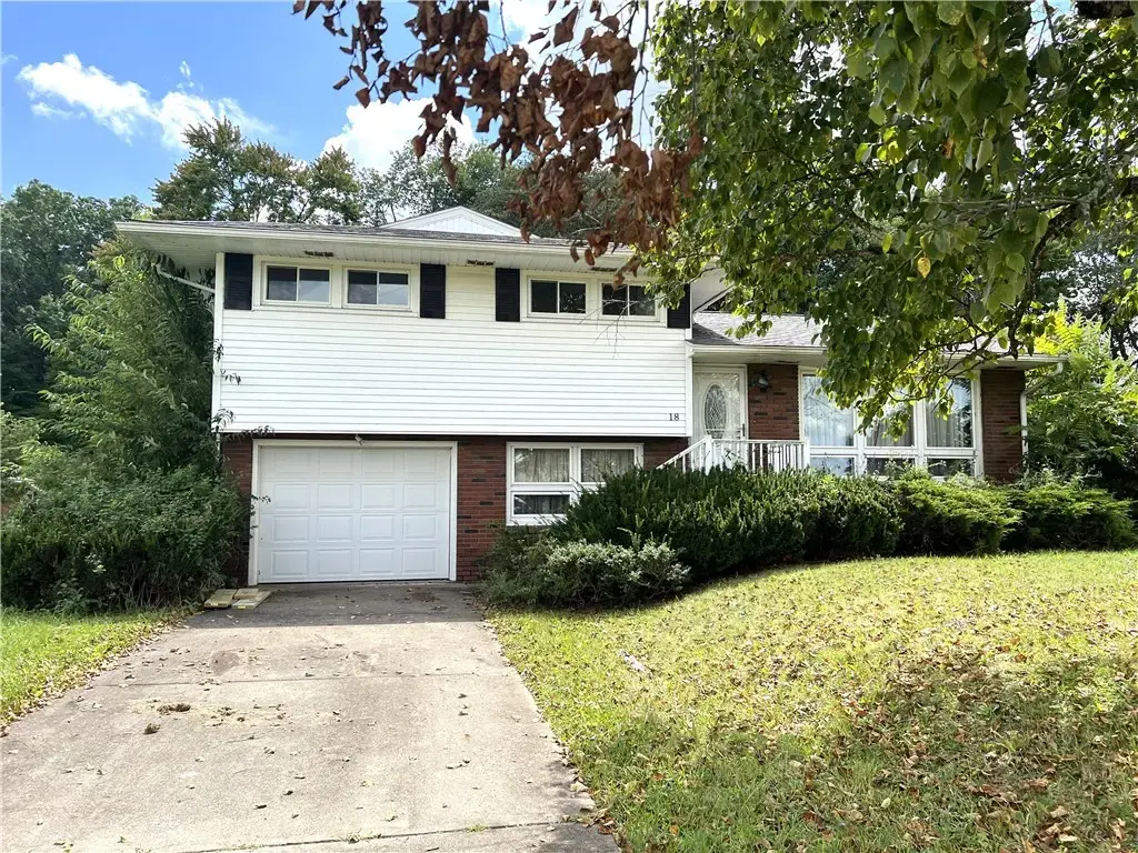 18 Lattavo Drive , Neshannock
