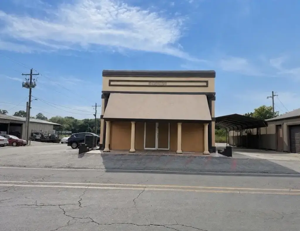 208 Avenue 2 Se, Atkins