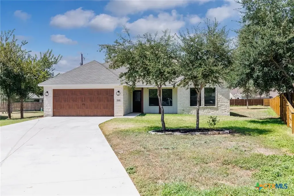 228 Plum Street, Luling