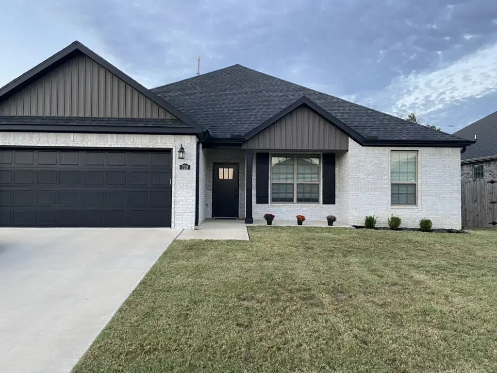 720 Skylar Street, Bentonville