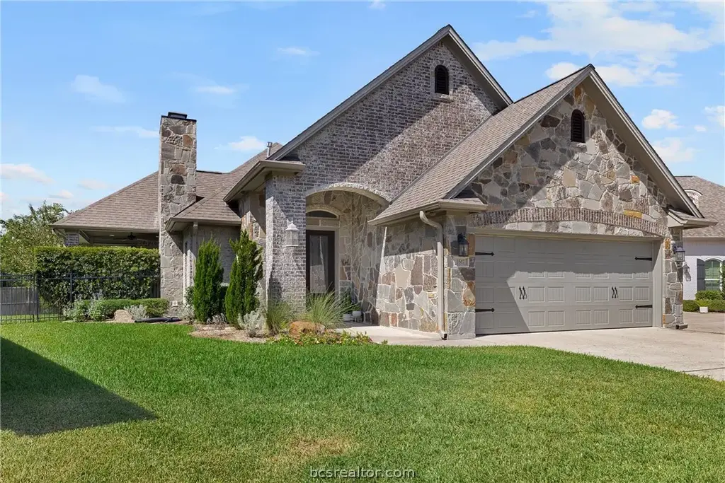 3517 Leesburg Path, Bryan