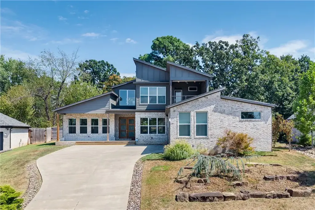 2252 N Windswept Lane, Fayetteville
