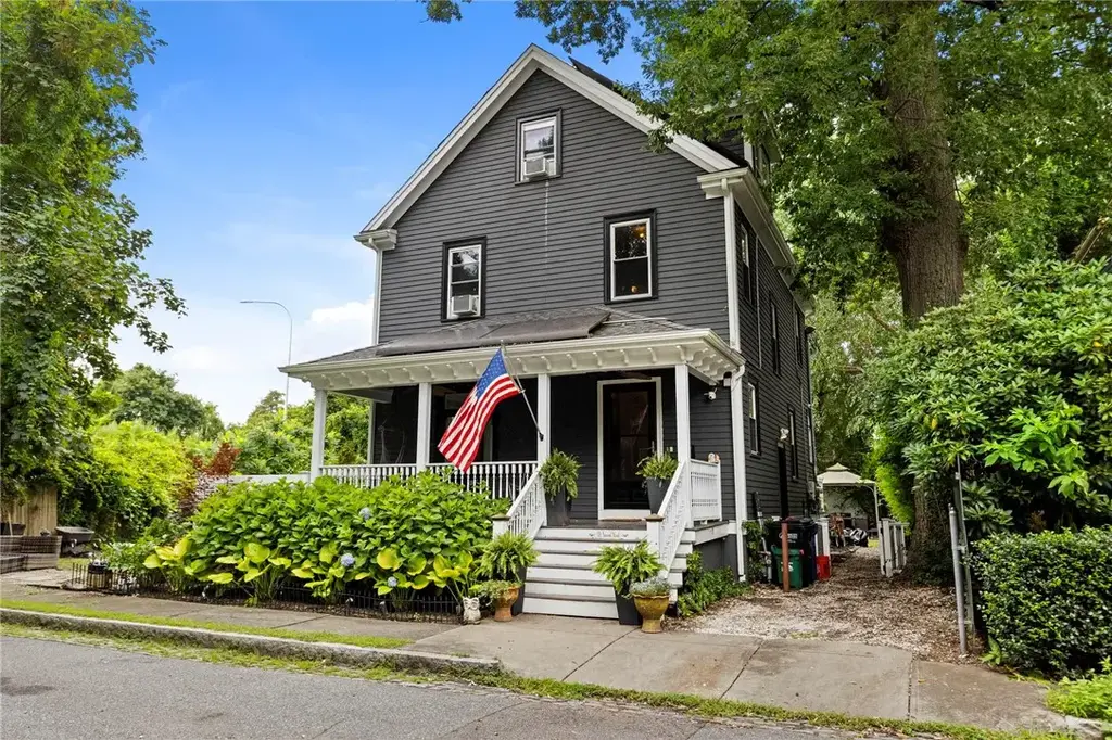 126 Second St, Newport
