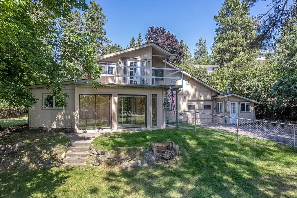 110 Beach Road, Bigfork