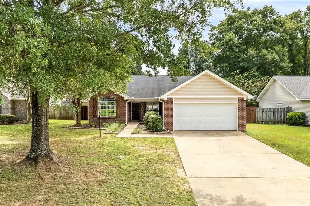 999 Pleasant Ave, Auburn