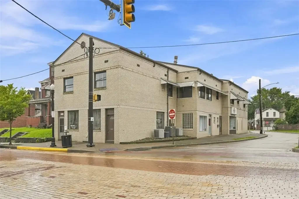 705 Broadway Avenue , Stowe