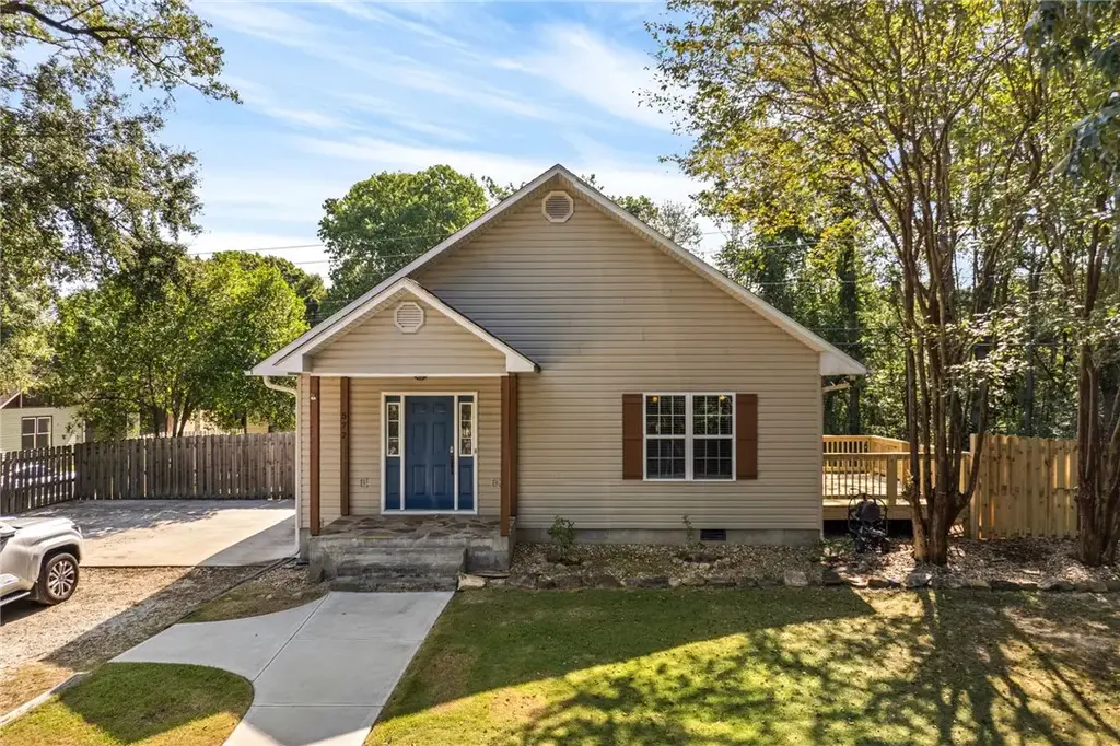 572 E University Dr, Auburn